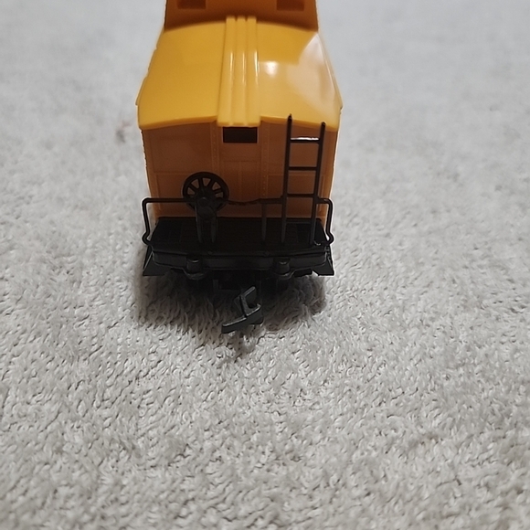 Life-Like Trains Union Pacific Caboose 49940 - Picture 3 of 6